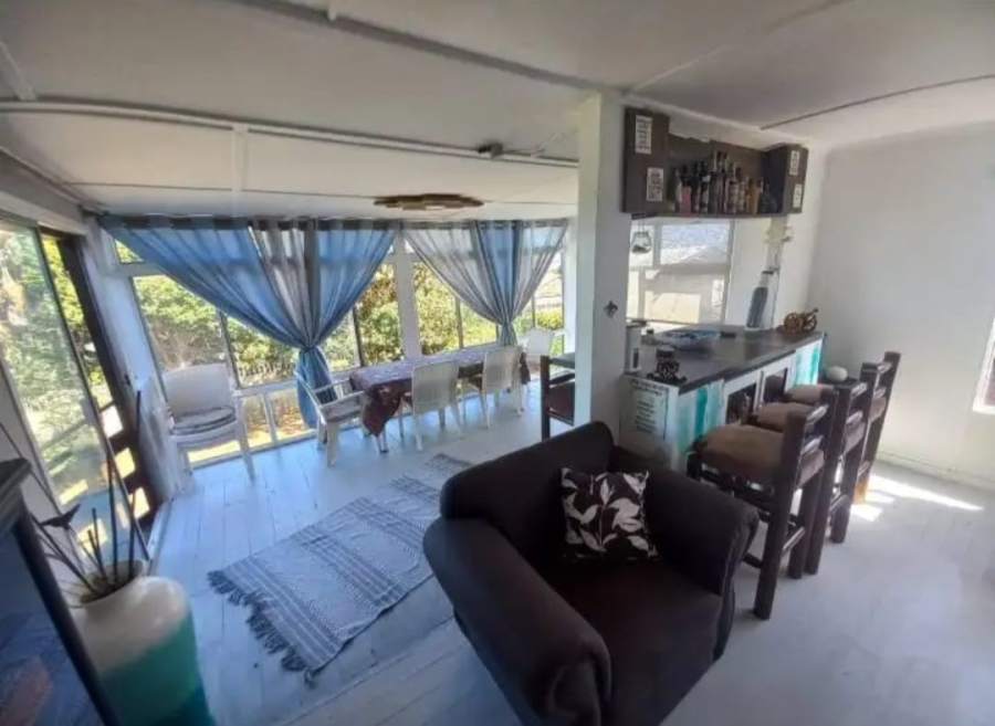 5 Bedroom Property for Sale in C Place Eastern Cape